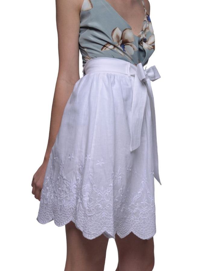 WHITE EMBROIDERED SKIRT WITH RUFFLES | Claudia D'Armiento.