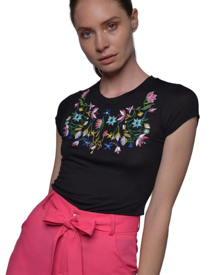 TOP - EMBROIDERED BLACK T-SHIRT | Claudia D'Armiento.